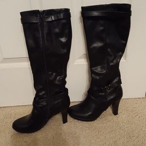 SOLESENSEABILITY BLACK HEELED BOOTS